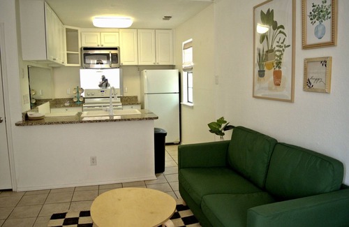 Medical Center District Condominio | A cozy one-bedroom condo that is located in the heart of the Medical Center.