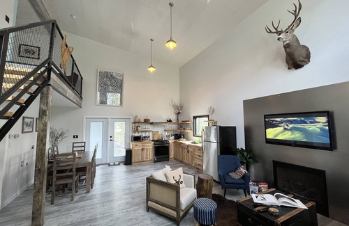 Nordegg Cabina | A Cozy Outdoorsman's Retreat in the Heart of the Rocky Mountains