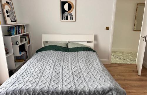 Sutton Cross Casa | A cozy room in family house