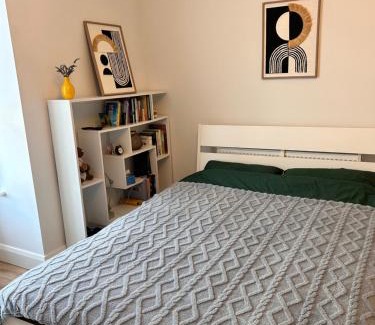 Sutton Cross Casa | A cozy room in family house