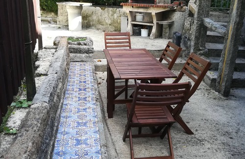 Beijos Casa | A cozy rustic house with essential services 25 meters away.