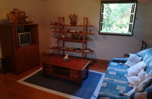 Beijos Casa | A cozy rustic house with essential services 25 meters away.