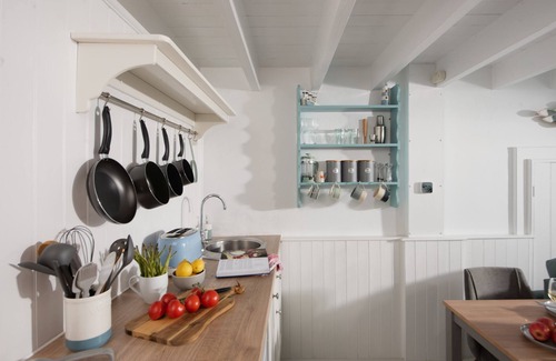 Newlyn Cabaña | A delightful character cottage for couples and their dogs in the heart of Newlyn in Cornwall