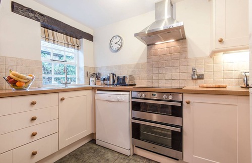 Boncath Cabaña | A delightful two bedroom cottage with exceptional indoor leisure facilities