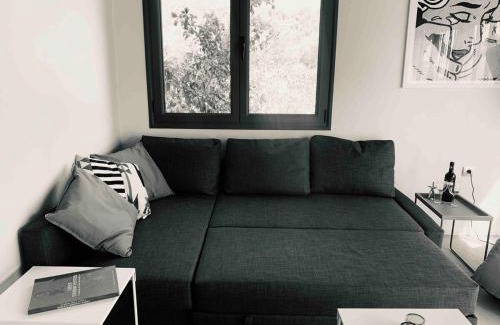 Archangelos Apartamento | A designed loft studio a minute walk to the beach