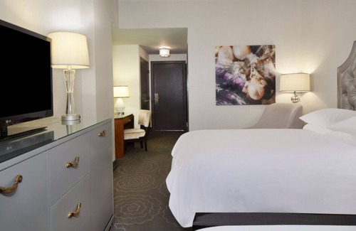 The Loop Hotel | A Downtown Hideaway Close to Ohio Street Beach | 2 Family Ready Rooms