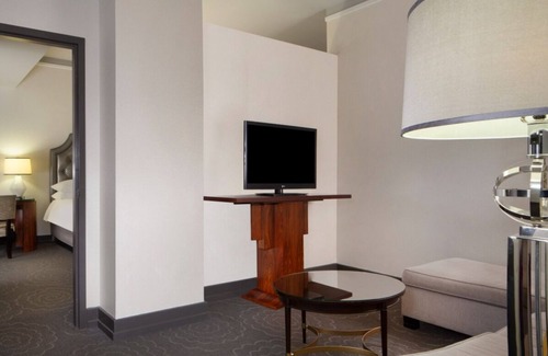 The Loop Hotel | A Downtown Hideaway Close to Ohio Street Beach | 2 Family Ready Rooms