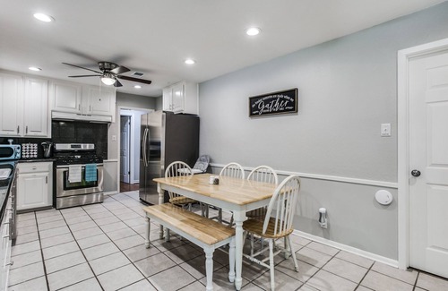 Bedford Casa | A&E Bedford Entertainment Getaway near DFW Airport &. Cowboys Stadium