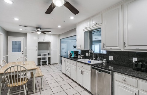 Bedford Casa | A&E Bedford Entertainment Getaway near DFW Airport &. Cowboys Stadium