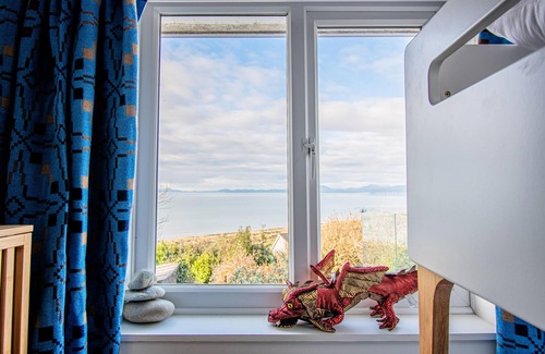 Harlech Casa | A Family + Friends size house with 180 degree sea and mountain views.
