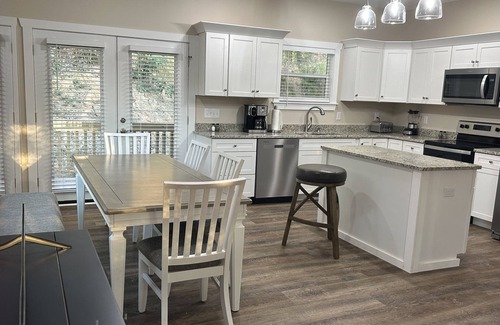 Sylva Casa | A Fantastic View Sylva- WCU - Cherokee - Dillsboro-Pet Friendly