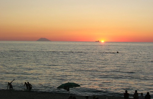 Zambrone Otro | A few minutes from the sea and Tropea, small one-bedroom apartment in farmhouse residence