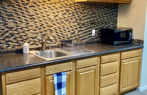 Northgate Apartamento | A few minutes from the Air Force Academy and Fox Run Park with Hot Tub
