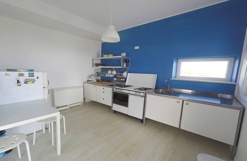 Porto Palo Apartamento | A pocos pasos de la playa de Porto Palo, apartamento en una villa con vista al mar.