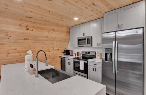 Blakeslee Cabina | A-Frame Cabin in the Pines- Hot Tub- Firepit- Lake Access