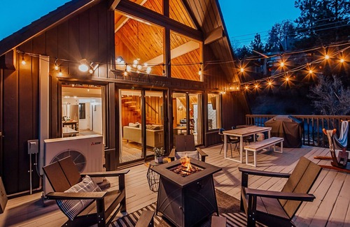 Lake Arrowhead Cabina | A-Frame Cabin / Large Deck / Forest Views / Firepit / Dogs