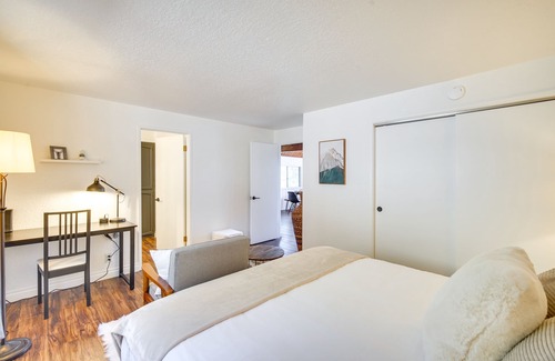 Blue Jay Cabina | Cabina con Mtn y vistas al árbol: ¡1 milla a Lake Arrowhead!