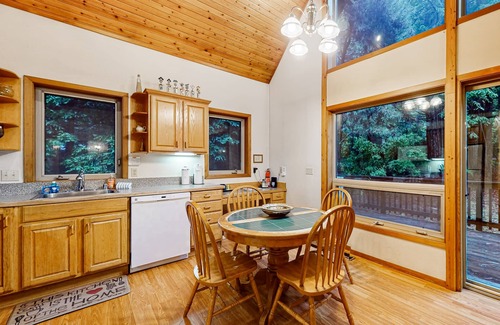 Mendocino Casa | Tranquilo, escapada de lujo w / bañera de hidromasaje privada - cerca de Mendocino