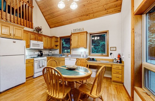Mendocino Casa | Tranquilo, escapada de lujo w / bañera de hidromasaje privada - cerca de Mendocino