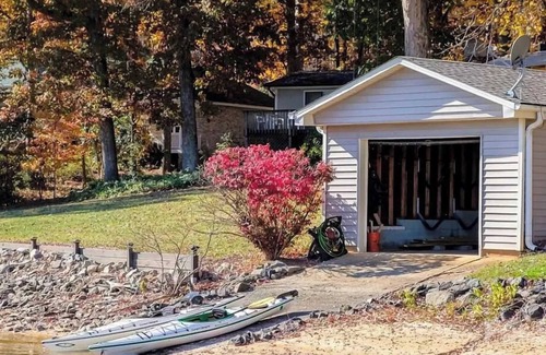 Lake Norman of Catawba Cabaña | A Frame of Mind by Avantstay Private Dock + View
