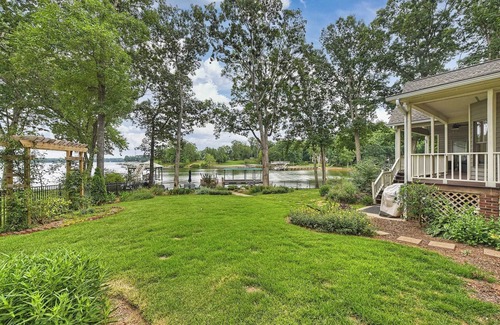 Lake Norman of Catawba Cabaña | A Frame of Mind by Avantstay Private Dock + View