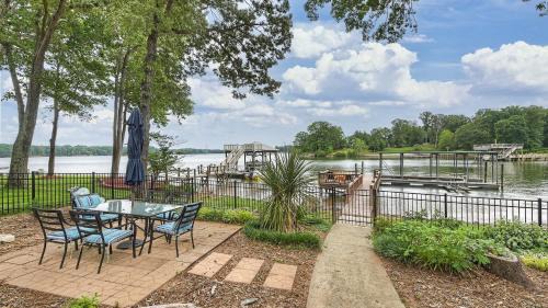 Lake Norman of Catawba Casa | A Frame of Mind by AvantStay Private Dock View