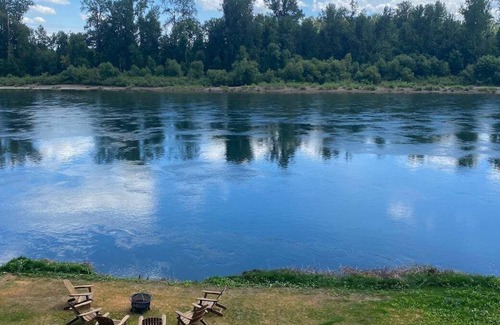 Salem Cabina | A-Frame on the River -- PNW