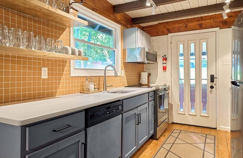 Millville Casa | A Frame~ Shenandoah Escape~ Fire Pit~ Hot tub~ BBQ