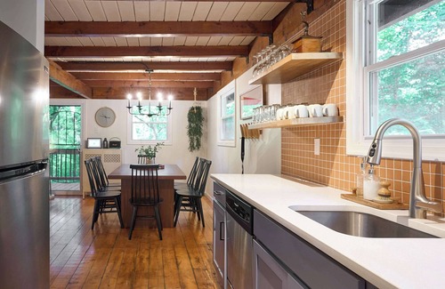 Millville Casa | A Frame~ Shenandoah Escape~ Fire Pit~ Hot tub~ BBQ