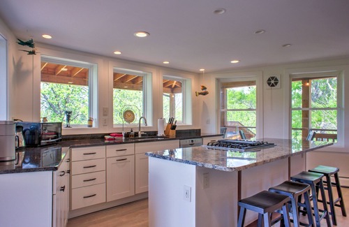 Weaverville Cabina | A-Frame w/ Trails, Hot Tub & Views | 20 Mins to Asheville + Biltmore Pass