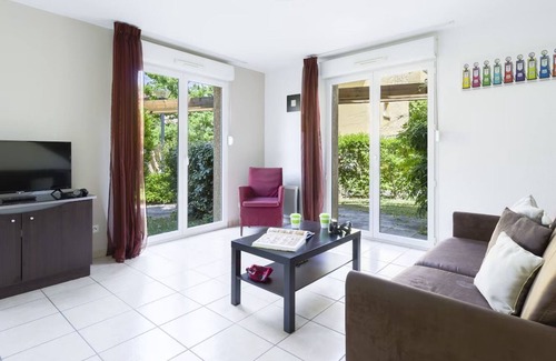 Marcy-l'Etoile Apartamento | A French Countryside Haven w/ Outdoor Pool