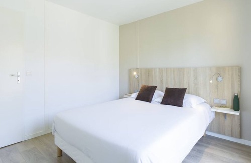 Marcy-l'Etoile Apartamento | A French Countryside Haven w/ Outdoor Pool