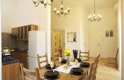 Palace District Apartamento | Un apartamento espacioso y elegante de 5 habitaciones totalmente equipado en el centro de Budapest
