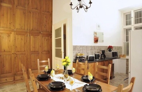Palace District Apartamento | Un apartamento espacioso y elegante de 5 habitaciones totalmente equipado en el centro de Budapest