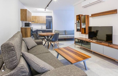 Swieqi Apartamento | A fully equipped APT with private balcony & Pool