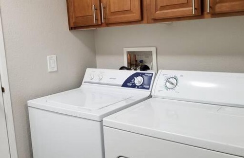 Spring Valley Apartamento | A - Fully remodeled and professionally decorated