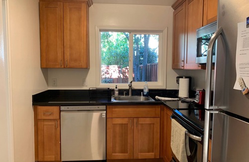 Linfield Oaks Apartamento | Una joya cerca de Stanford y Palo Alto