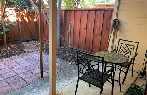 Linfield Oaks Apartamento | Una joya cerca de Stanford y Palo Alto