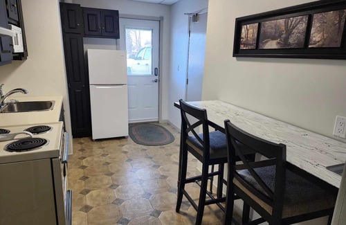 Tillsonburg Apartamento | A Generational home that feels like Your home away from home.