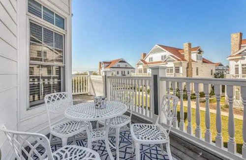 Sheboygan Casa | A Glorious Getaway Sheboygan - Blue Harbor Condo