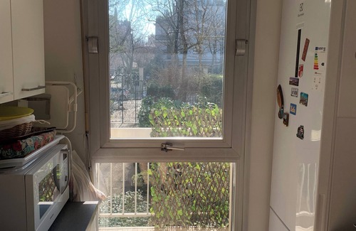 Neuilly-sur-Seine Apartamento | A glowing apartment of 66 m², in a residential green area of Paris neighborhood.
