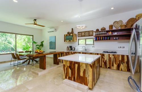 Puerto Aventuras Casa | Una hermosa casa privada a estrenar, piscina privada, en el campo de golf, vivir en mucama