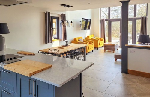 Tregaron Cabaña | 4 bedroom accommodation in Tregaron, near Aberystwyth
