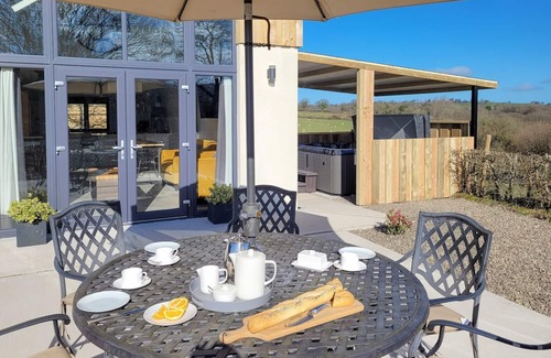 Tregaron Cabaña | 4 bedroom accommodation in Tregaron, near Aberystwyth