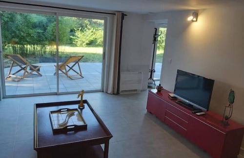 Besse-sur-Issole Apartamento | A green setting ..