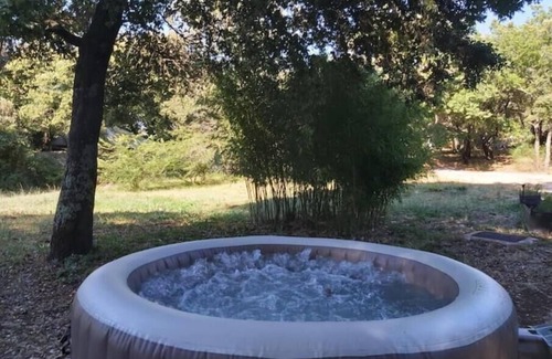 Besse-sur-Issole Apartamento | A green setting ..