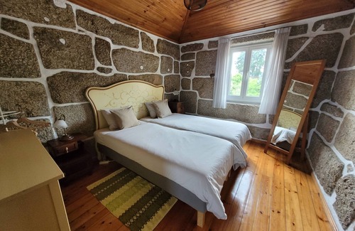 Sobrado Otro | A Guesthouse With a View in a Fruit Farm in the Douro Valley