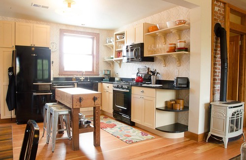 Newberg Apartamento | Un hermoso apartamento recién remodelado de inspiración vintage en el centro de Newberg, OR