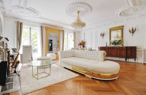 Chaillot Apartamento | A HAVEN OF TRANQUILITY JUST STEPS FROM THE ICONIC ARC DE TRIOMPHE-AVENUE KLÉBER