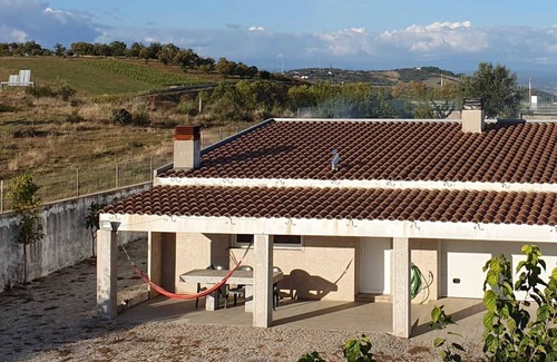 Braganca Cabaña | A haven of tranquillity, 5 minutes from the city and castle. Pets allowed.